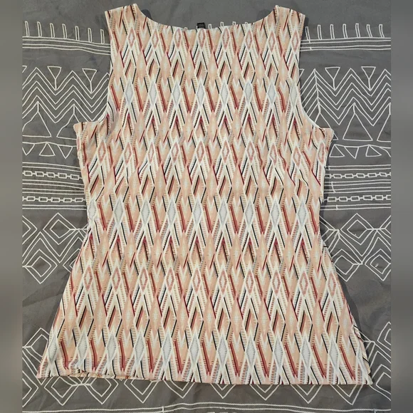 White House Black Market Diamond Pattern Tank Top Size Medium - Picture 7 of 7